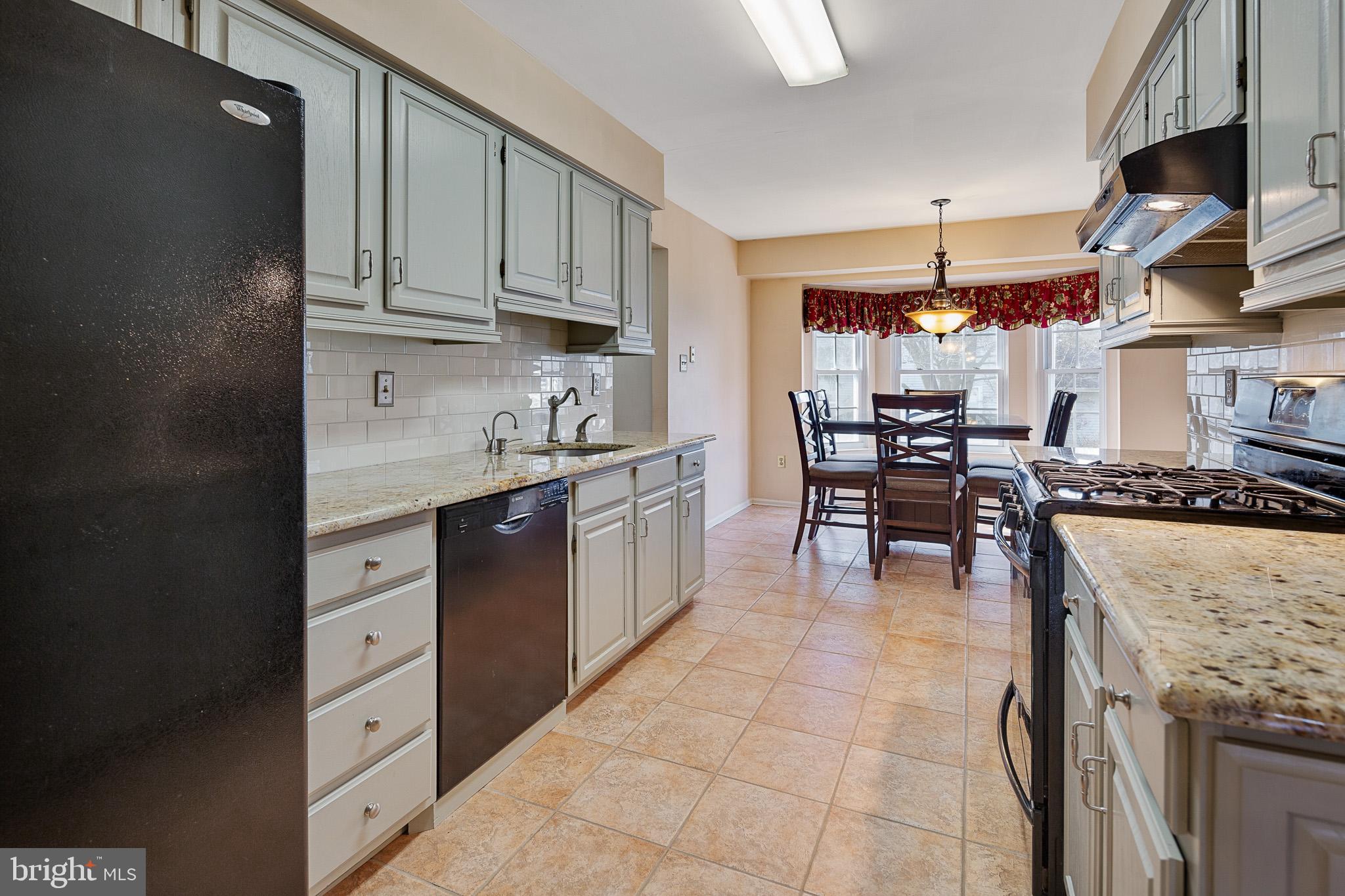 37 Upton Way Sewell, NJ 08080 - Photo 4 of 39