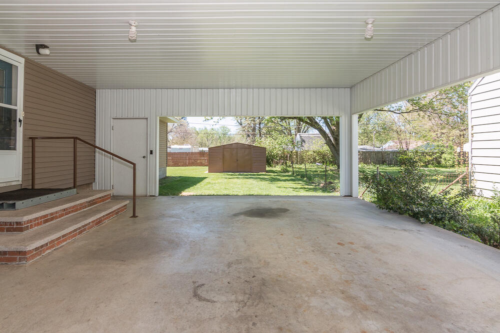 415 Douglas Drive Decatur, MI 49045 - Photo 32 of 34 Garage