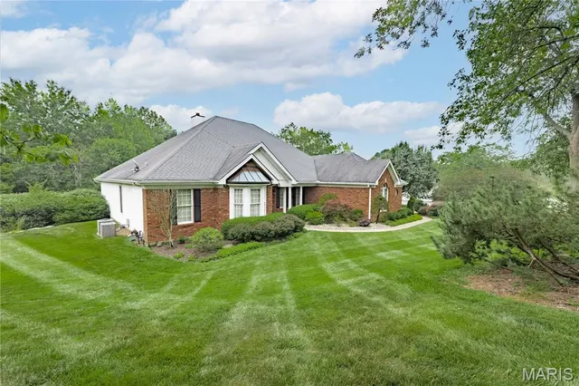 $885,000 | 17659 Wildridge Drive, Wildwood, MO 63005