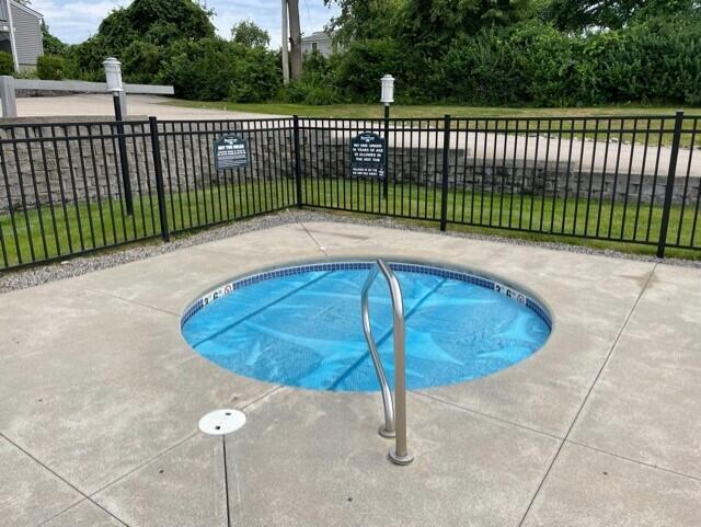 1801 Post Road, Unit 109 Wells, ME 04090 - Photo 20 of 25 Hot tub