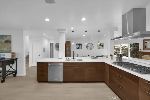 $1,599,000 | 19676 Seawind Circle, Huntington Beach, CA 92648