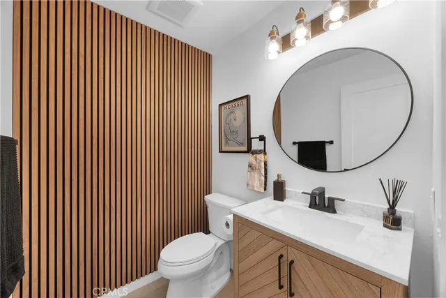 $1,599,000 | 19676 Seawind Circle, Huntington Beach, CA 92648