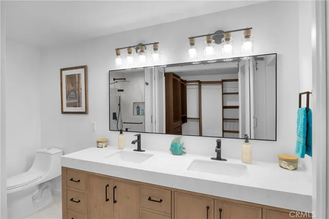 $1,599,000 | 19676 Seawind Circle, Huntington Beach, CA 92648