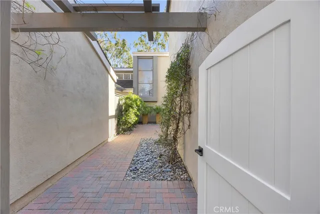 $1,599,000 | 19676 Seawind Circle, Huntington Beach, CA 92648