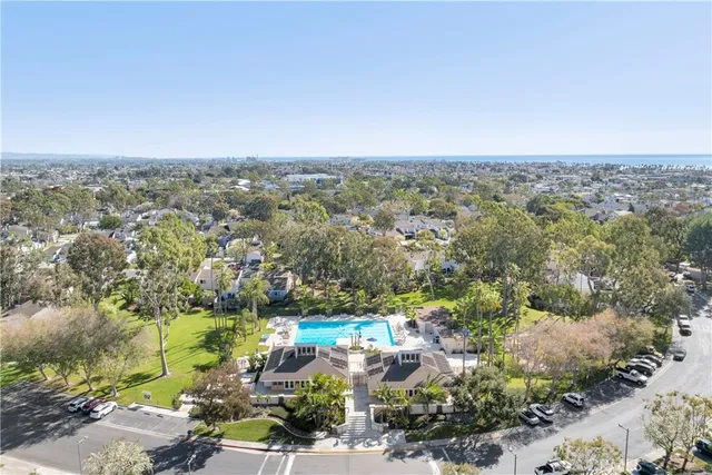 $1,599,000 | 19676 Seawind Circle, Huntington Beach, CA 92648