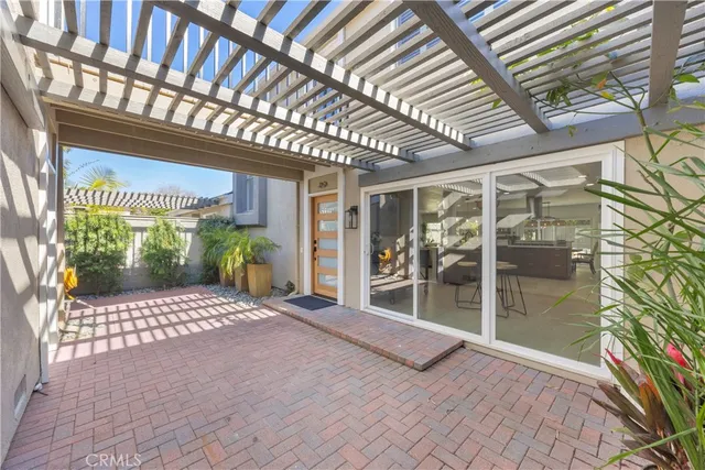 $1,599,000 | 19676 Seawind Circle, Huntington Beach, CA 92648