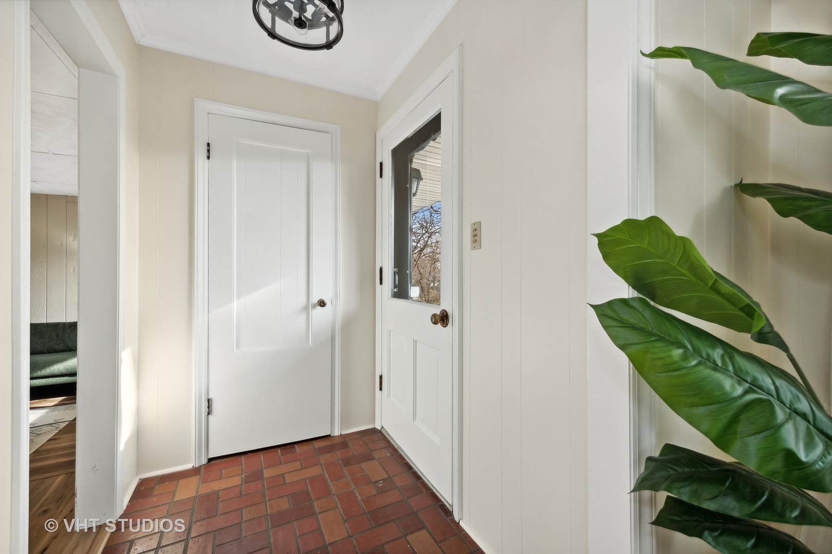 412 Warwick Road Tower Lakes, IL 60010 - Photo 2 of 30 a view of an entryway