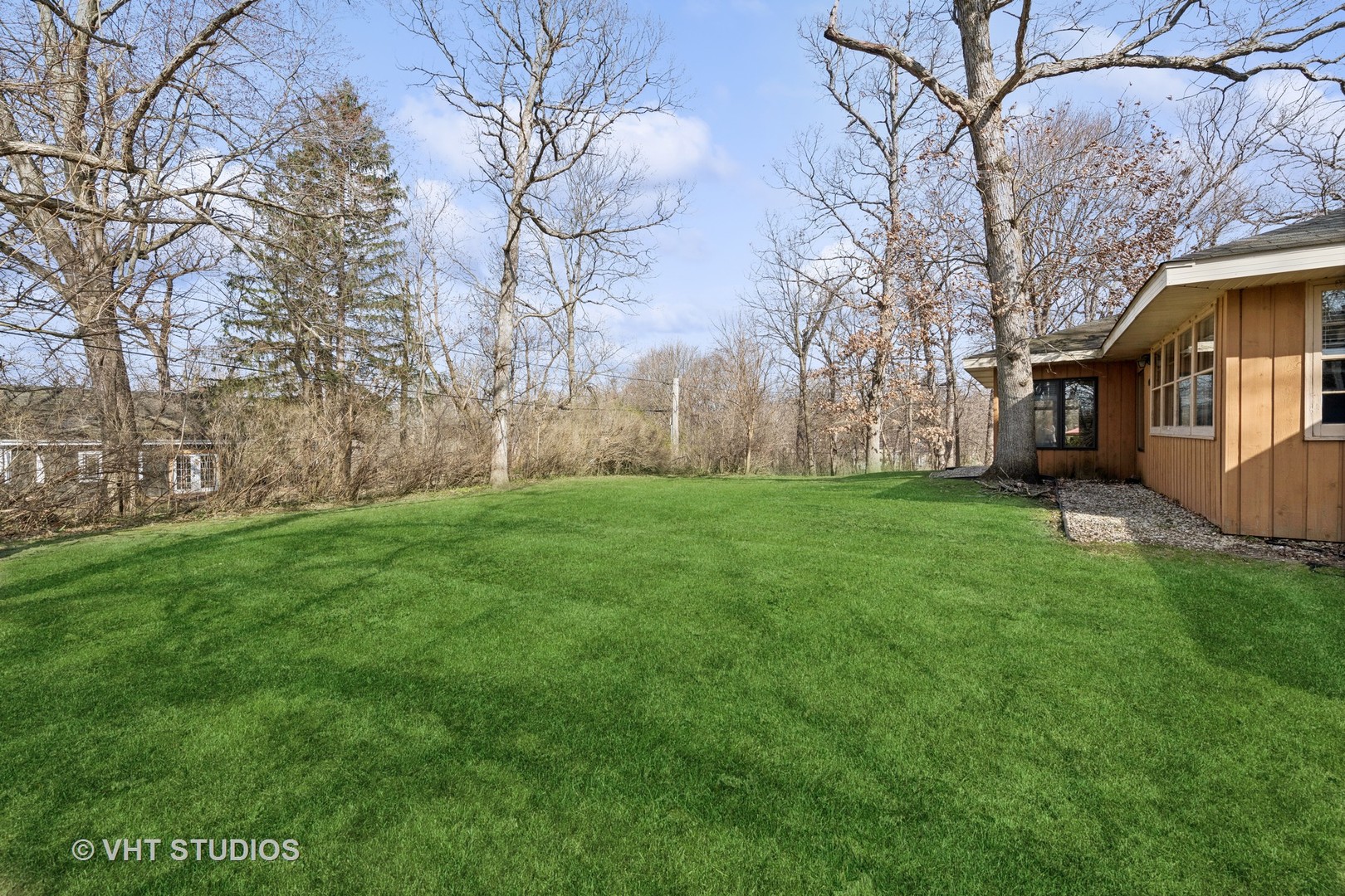 412 Warwick Road Tower Lakes, IL 60010 - Photo 22 of 30 a backyard of a house with plants and large tree