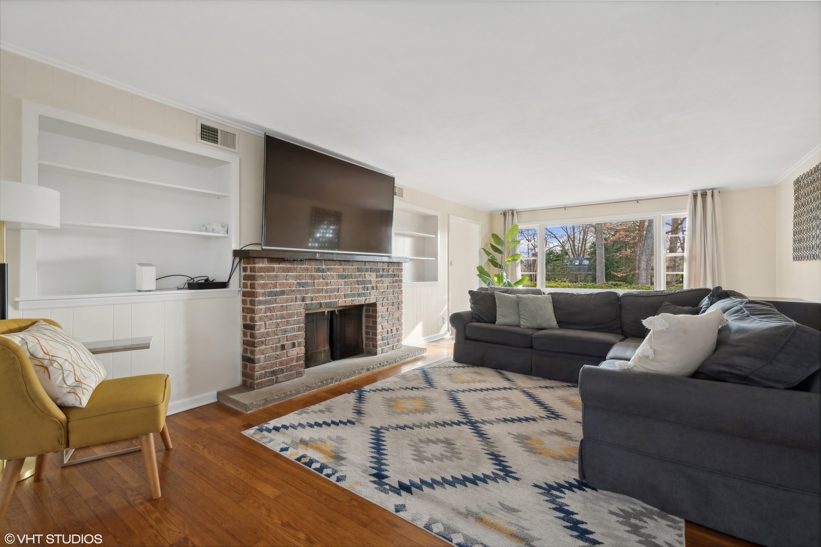 412 Warwick Road Tower Lakes, IL 60010 - Photo 3 of 30 a living room with furniture and a fireplace