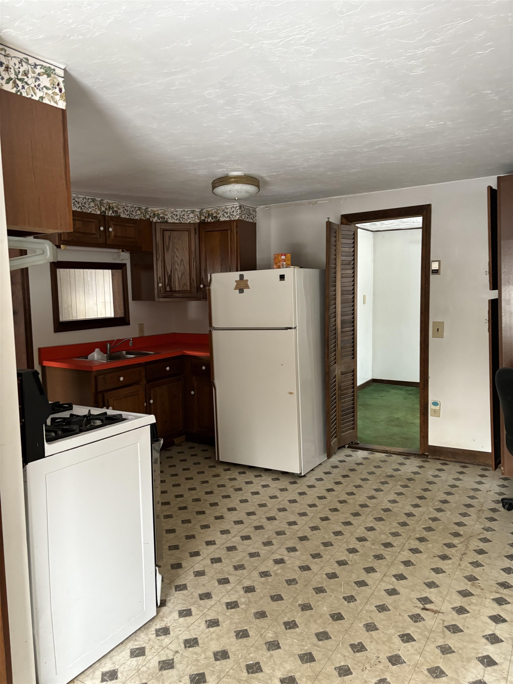 208 Elm Street Concord, NH 03303 - Photo 6 of 11