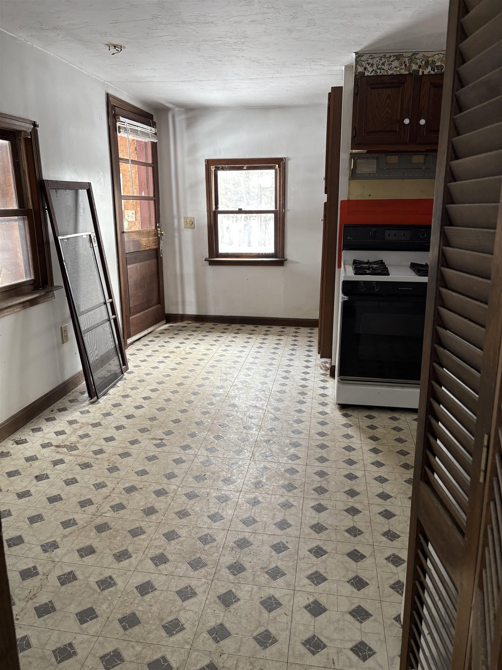 208 Elm Street Concord, NH 03303 - Photo 7 of 11