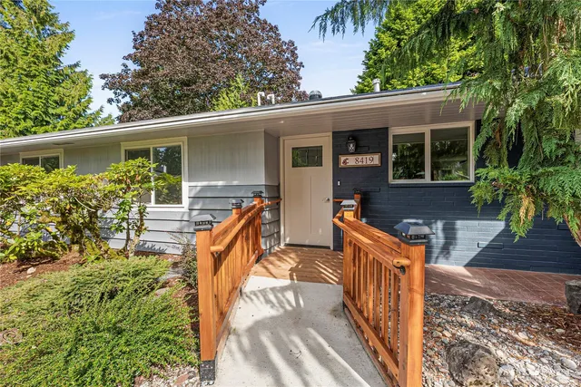 a view of a house with backyard and sitting area