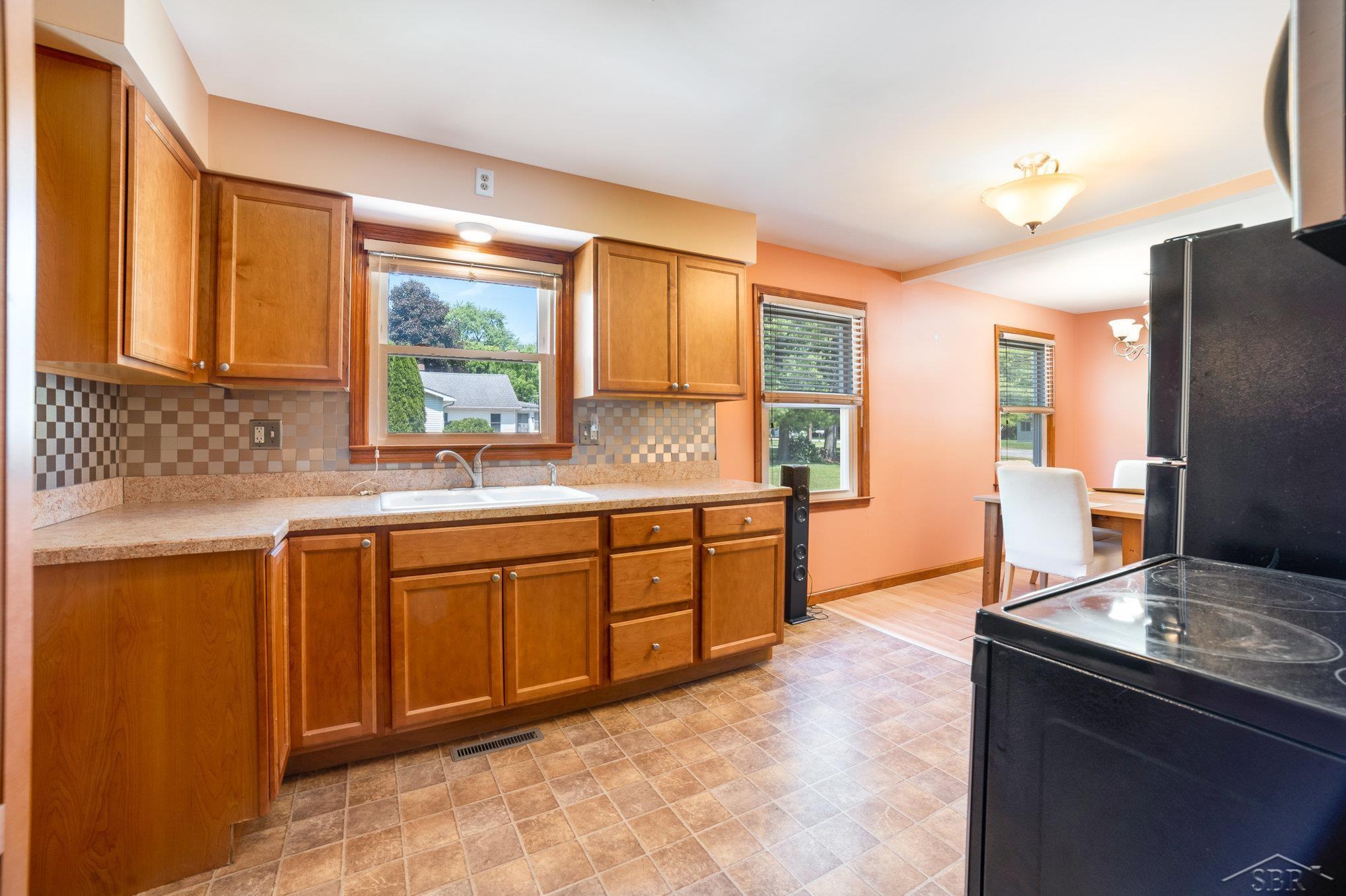 570 Adams Road Saginaw, MI 48609 - Photo 16 of 21 50111119-15.JPG