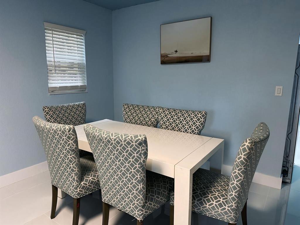 1702 Northeast 146th Street Miami, FL 33181 - Photo 3 of 9