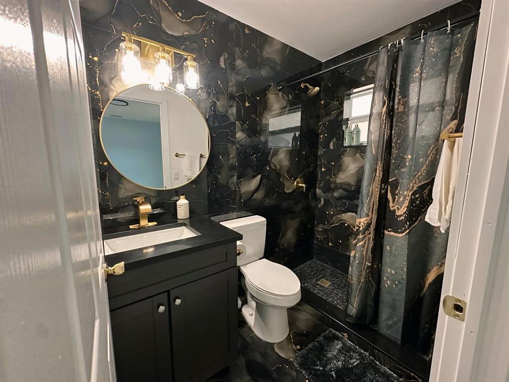 1702 Northeast 146th Street Miami, FL 33181 - Photo 4 of 9