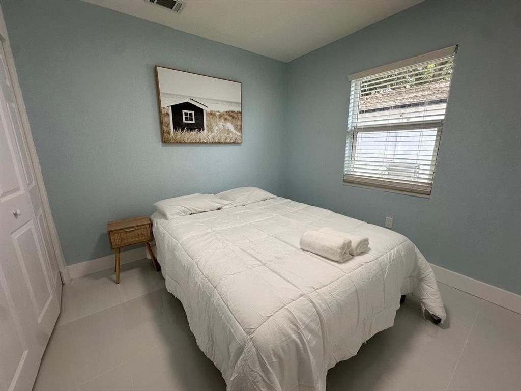 1702 Northeast 146th Street Miami, FL 33181 - Photo 7 of 9