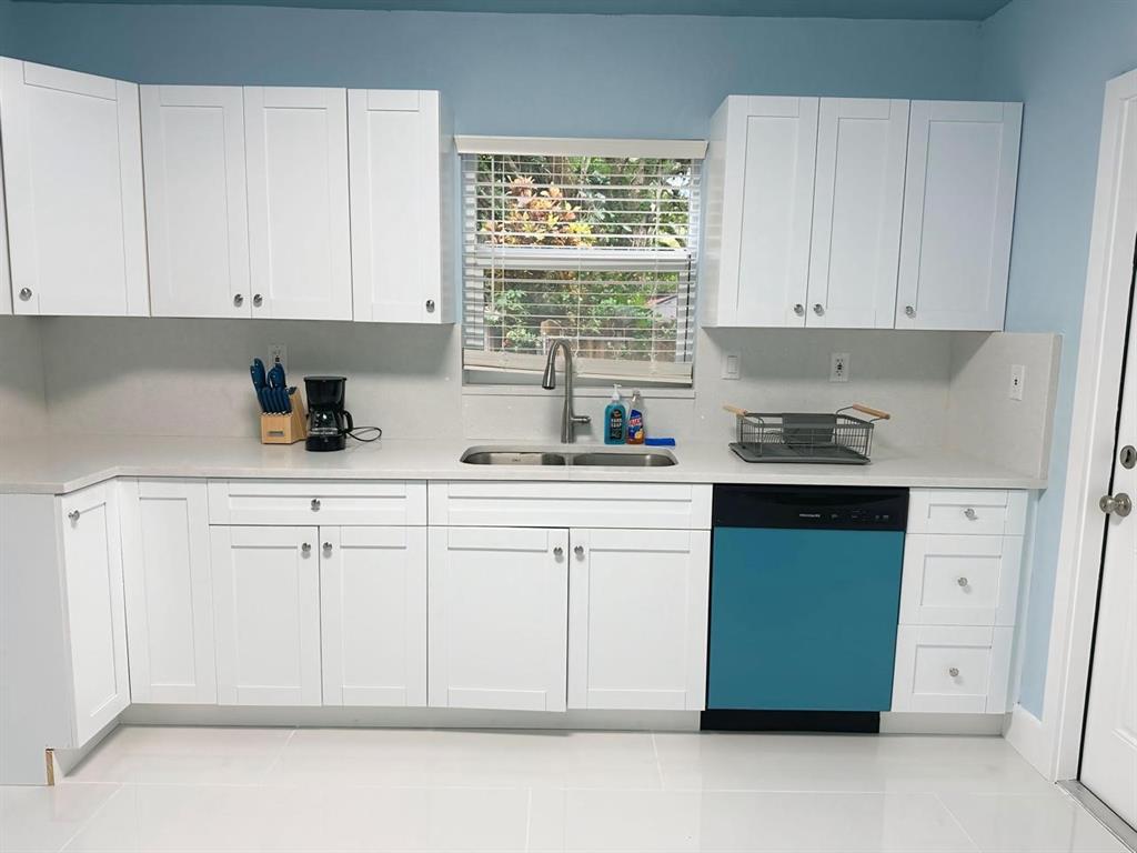 1702 Northeast 146th Street Miami, FL 33181 - Photo 9 of 9