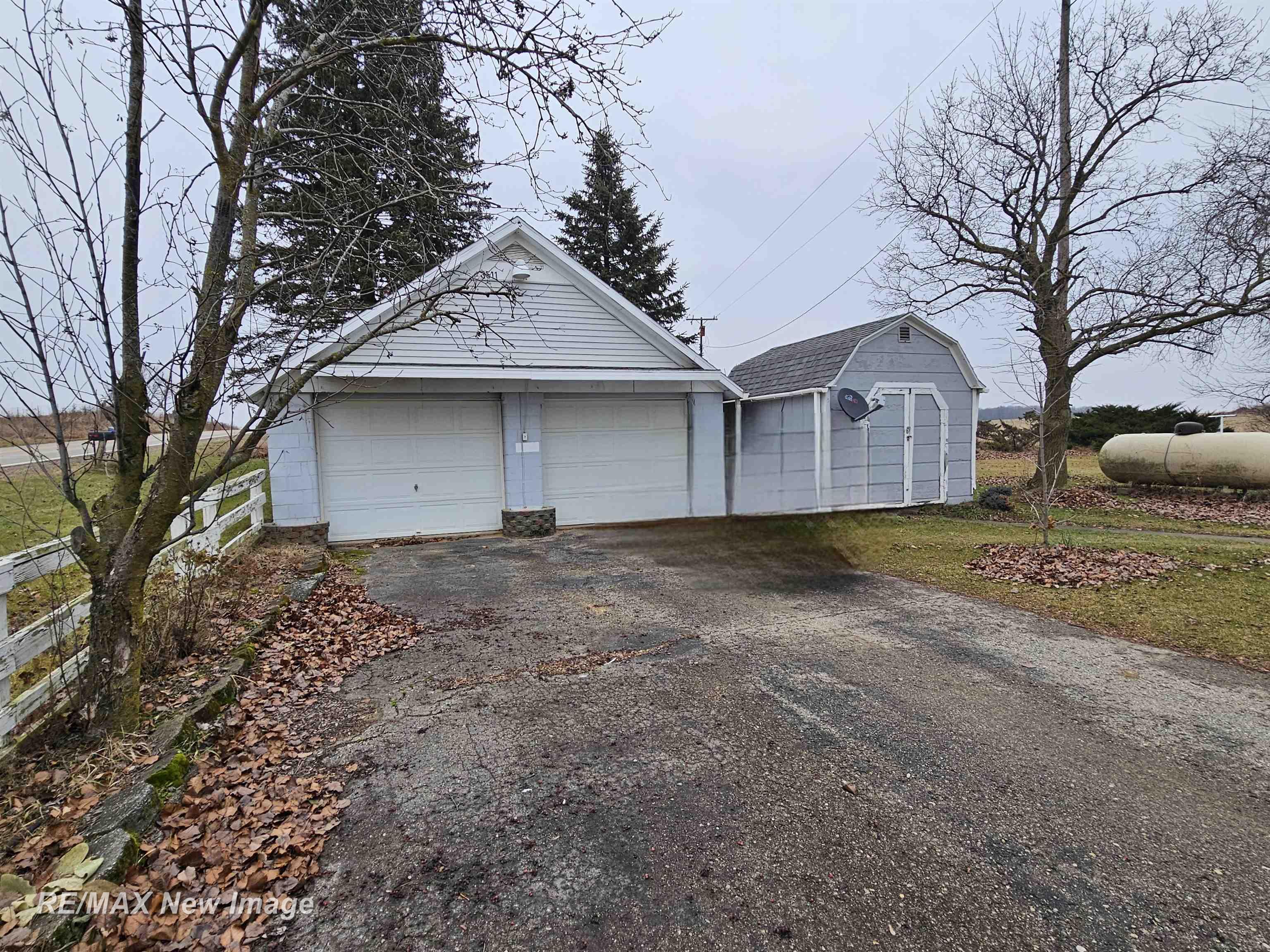 3511 Phelps Lake Road Mayville, MI 48744 - Photo 7 of 44 50131275-64506ace-6f30-432a-834b-cf321c4612e0.JPG