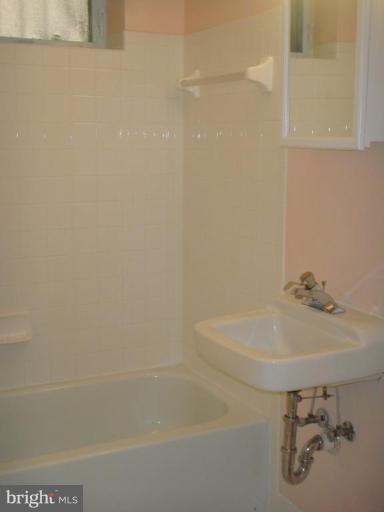 1458 Columbia Road Northwest, Unit 105 Washington, DC 20009 - Photo 4 of 12 Bath #1