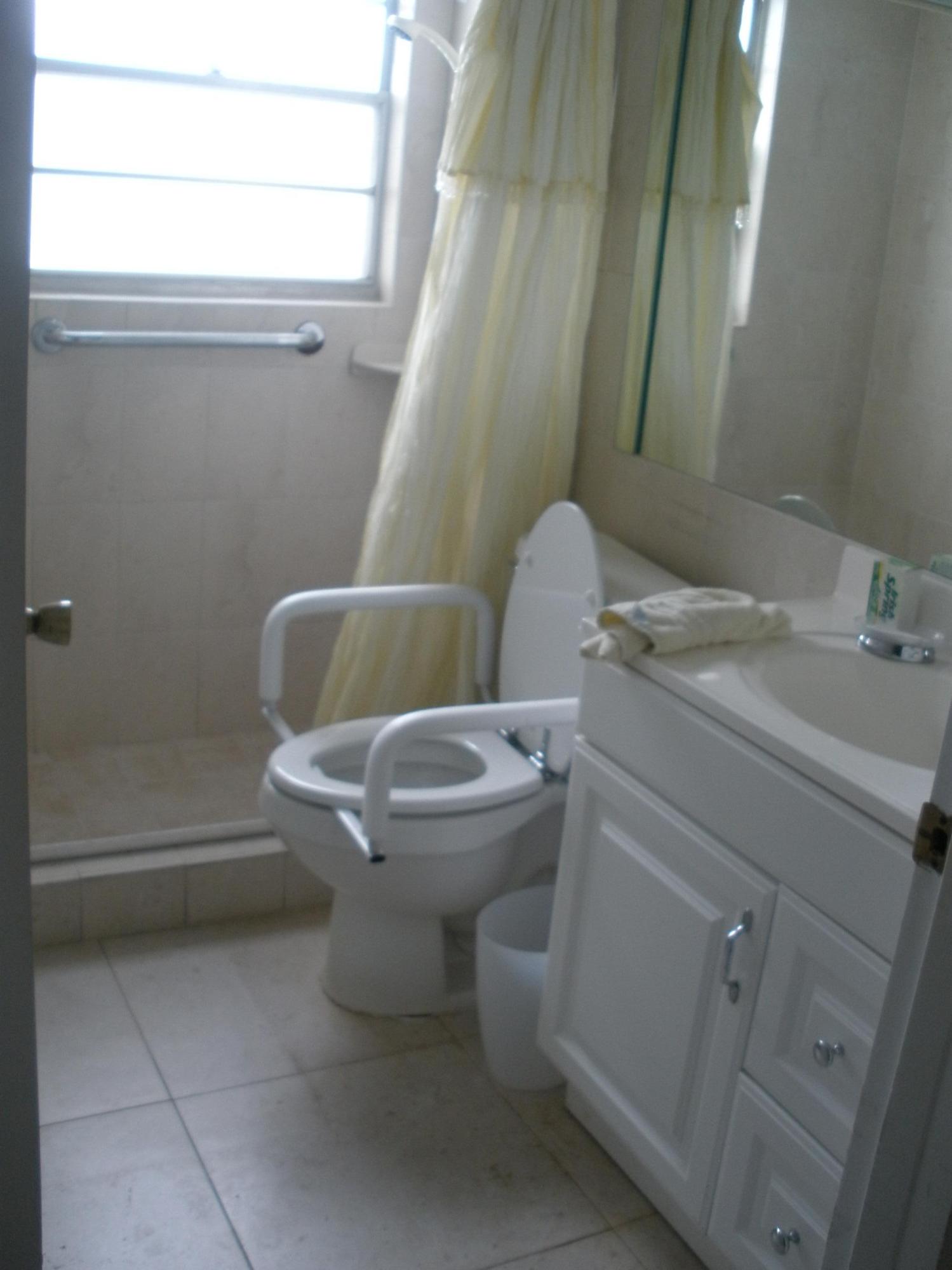 56 Fanshaw Drive, Unit B Boca Raton, FL 33434 - Photo 11 of 14 bath