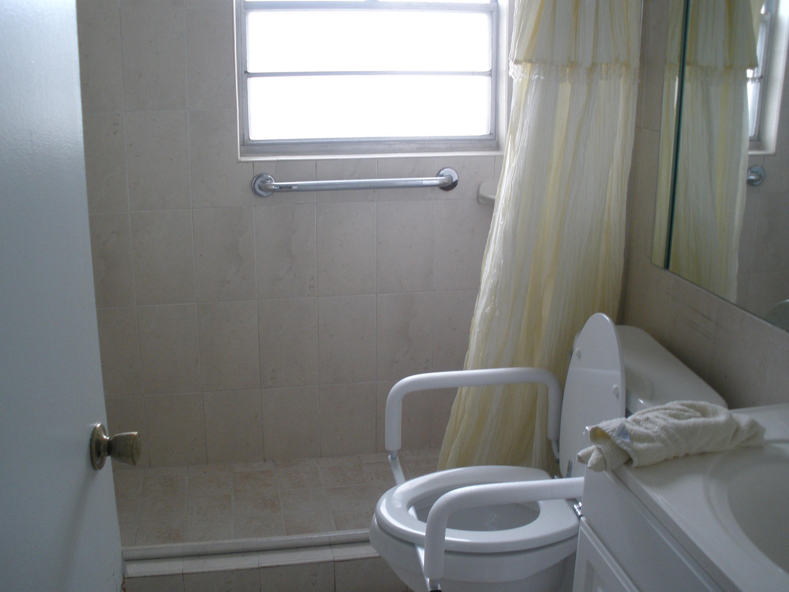 56 Fanshaw Drive, Unit B Boca Raton, FL 33434 - Photo 8 of 14 bath