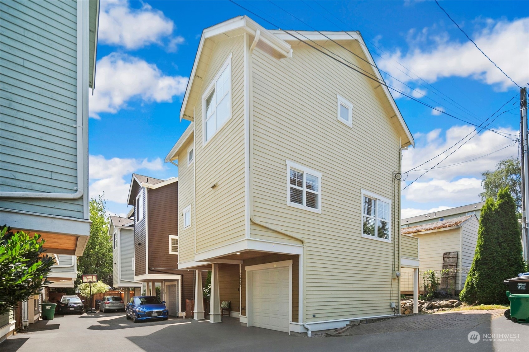 2622 East Union Street Seattle, WA 98122 - Photo 28 of 30 a view of a street with a building