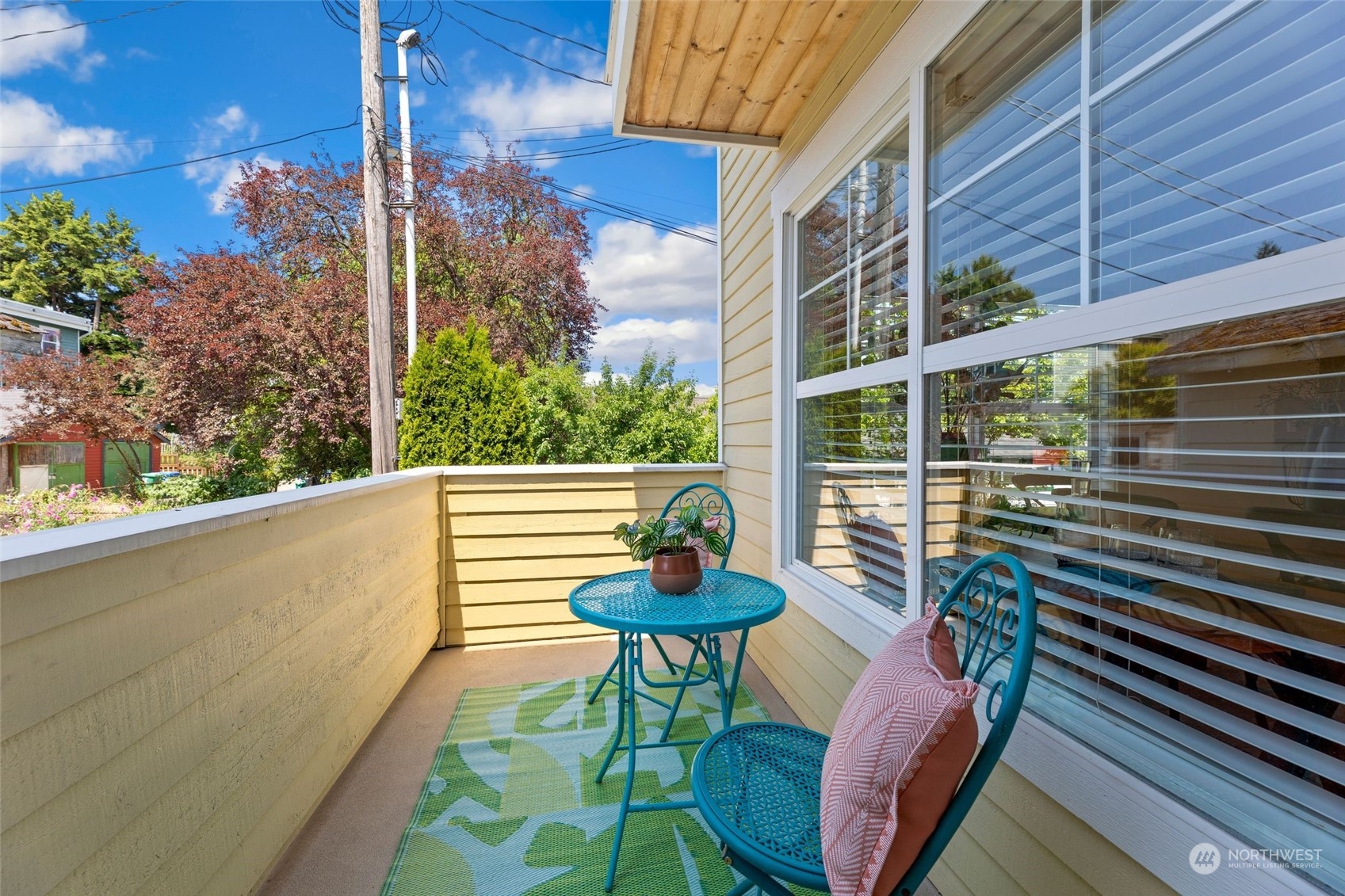 2622 East Union Street Seattle, WA 98122 - Photo 9 of 30 a view of a chairs and table in the balcony