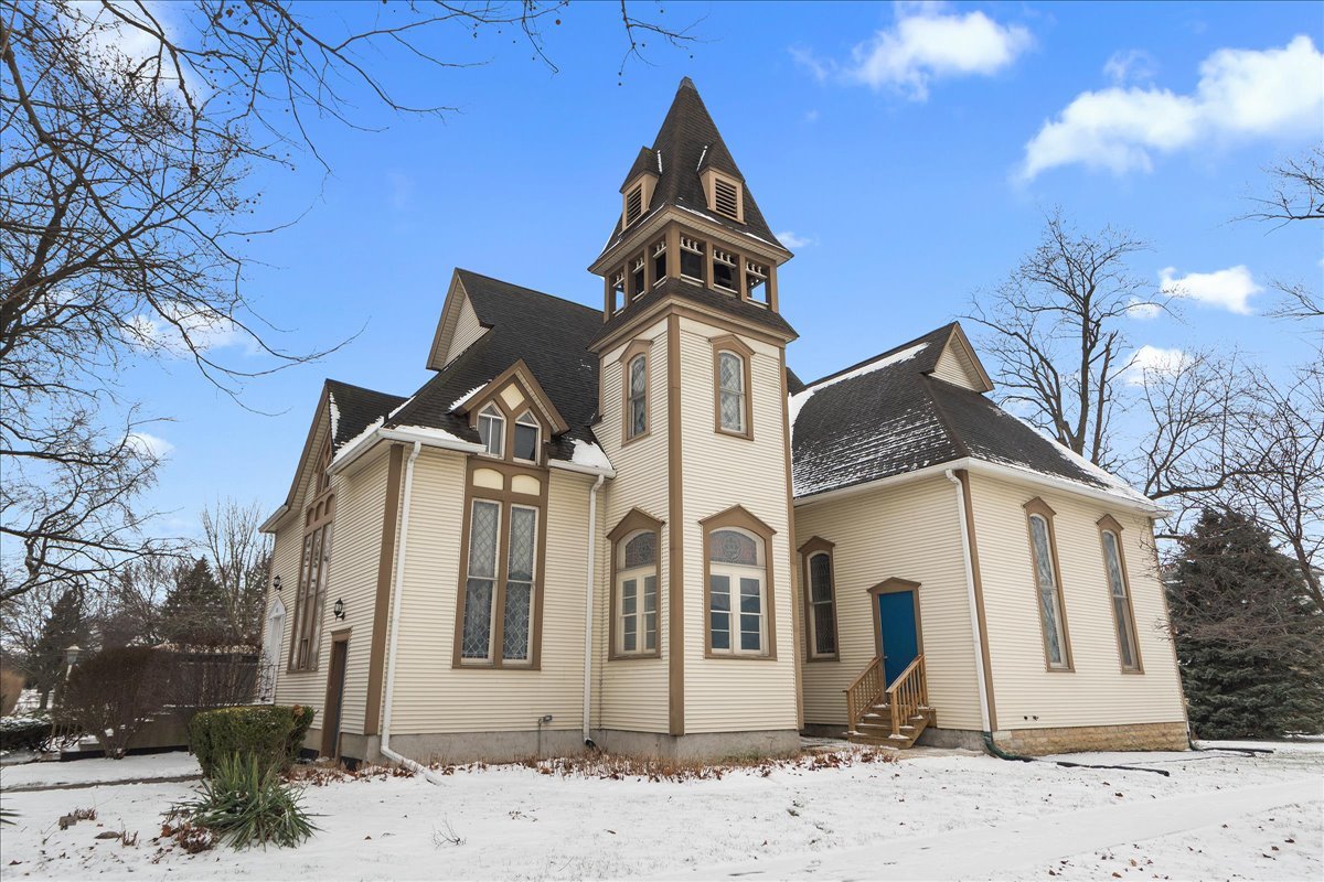 200 West Crawford Street Peotone, IL 60468 - Photo 39 of 42 a front view of a house