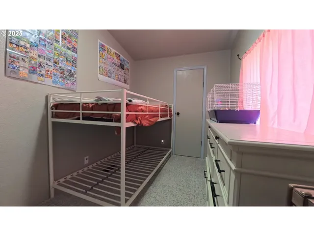 a black and white photo of a living room