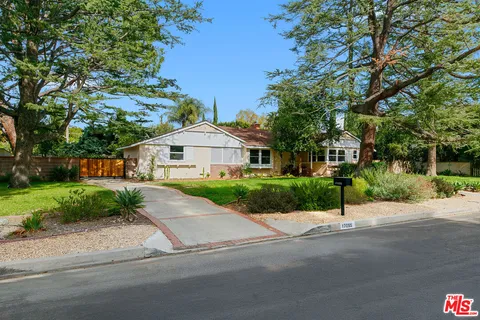 $1,095,000 | 17055 Gresham Street, Northridge, CA 91325