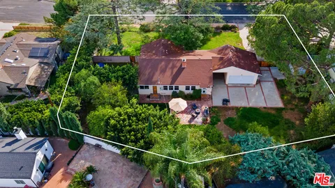 $1,095,000 | 17055 Gresham Street, Northridge, CA 91325
