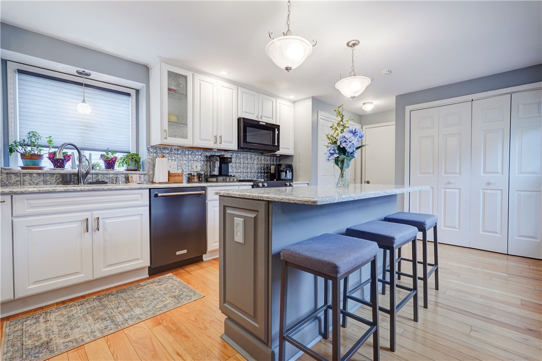 89 Creek Ridge Pittsford, NY 14534 - Photo 4 of 24