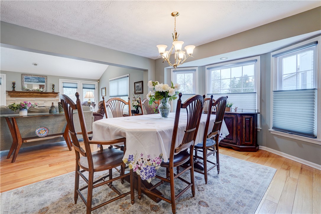 89 Creek Ridge Pittsford, NY 14534 - Photo 9 of 24 Great Room Dining Area