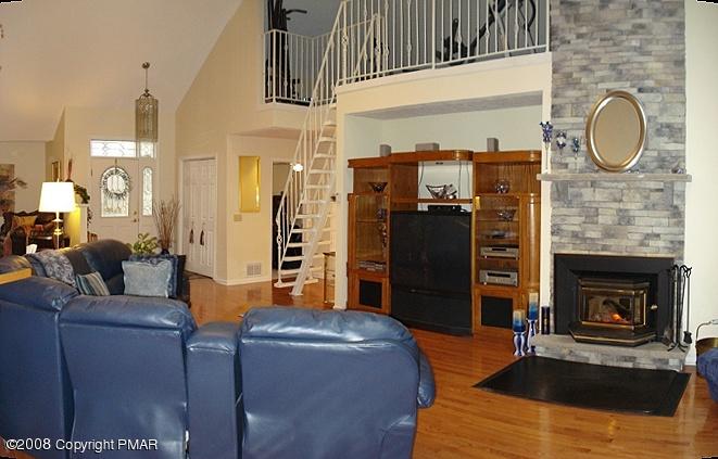507 Cays Road Stroudsburg, PA 18360 - Photo 12 of 31 Family rm