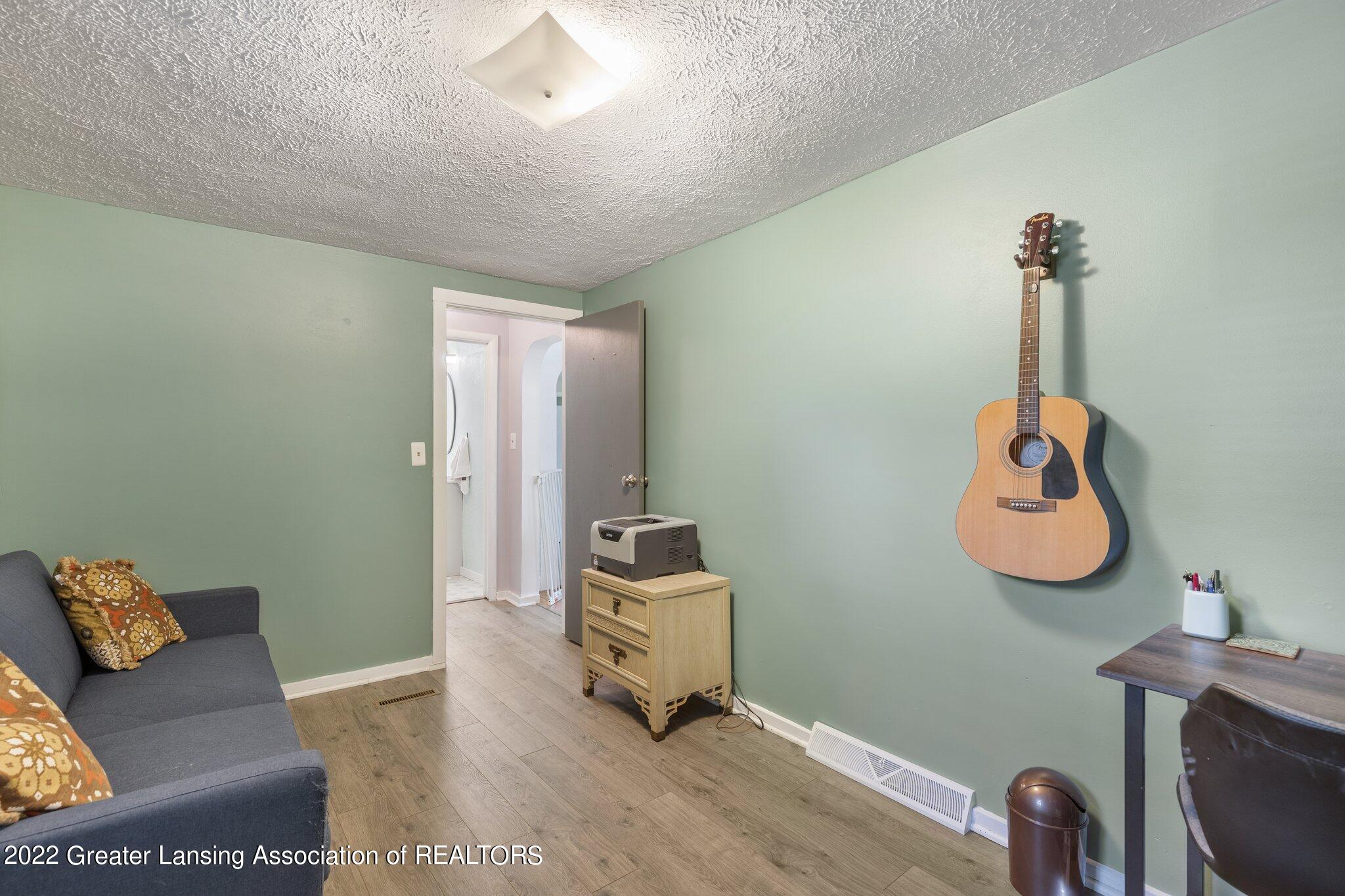 1014 Clark Road Lansing, MI 48917 - Photo 13 of 21 25-web-or-mls-1P6A8695