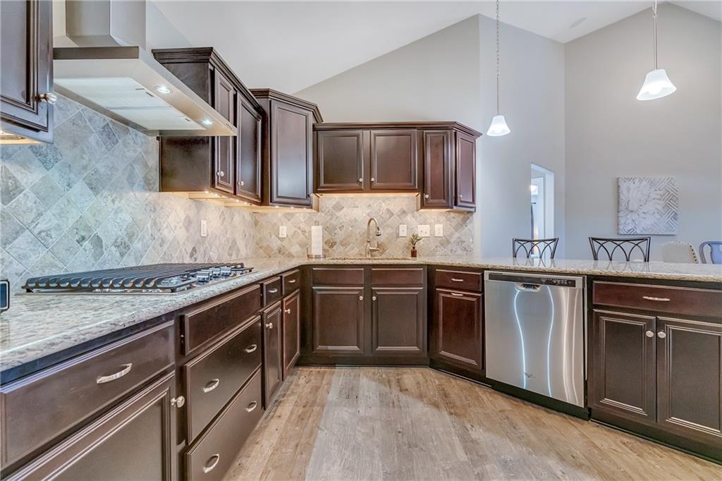 369 Saddlebrook Road Gibsonia, PA 15044 - Photo 7 of 25 Beautiful Cabinetry, Granite Countertops and Coordinating Backsplash