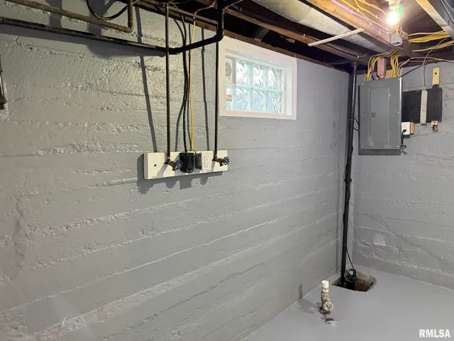 $155,000 | 922 West Archer Avenue, Monmouth, IL 61462