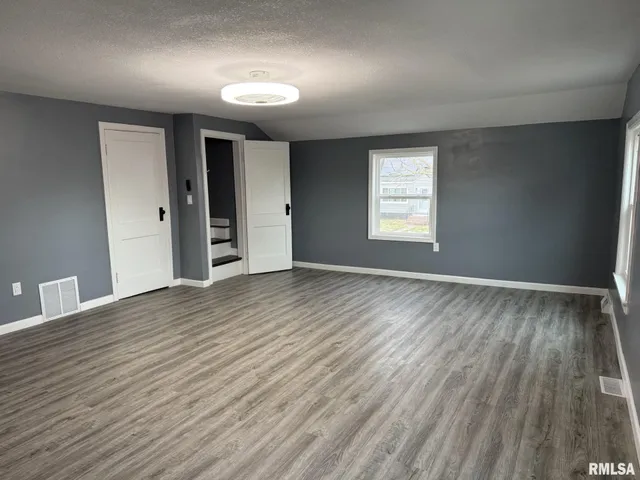 $155,000 | 922 West Archer Avenue, Monmouth, IL 61462