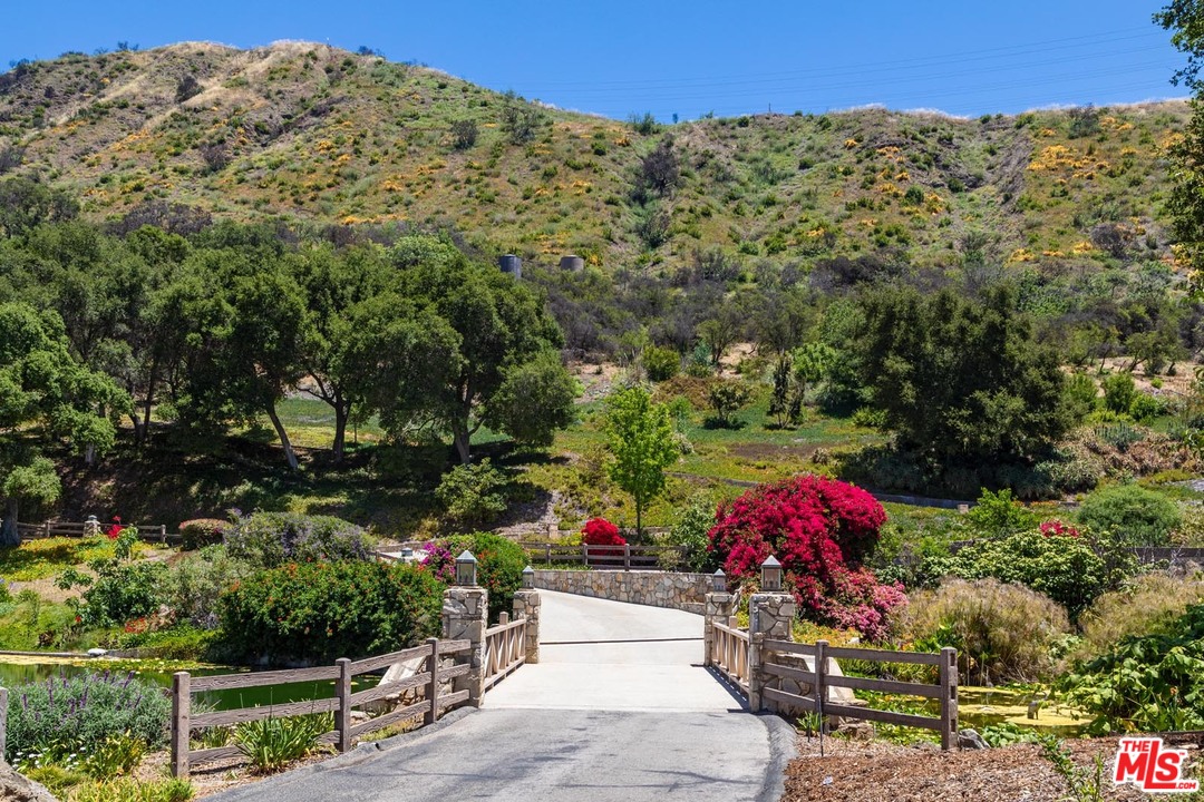 3100 Mandeville Canyon Road Los Angeles, CA 90049 - Photo 8 of 27 a view of a outdoor space