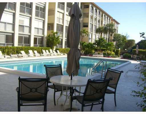 950 Ponce De Leon Road, Unit 2030 Boca Raton, FL 33432 - Photo 13 of 15 Exterior Front