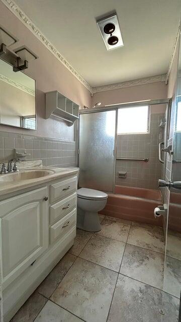 3801 Northeast 22nd Terrace, Unit 5 Lighthouse Point, FL 33064 - Photo 12 of 14 bathroom-tub/shower
