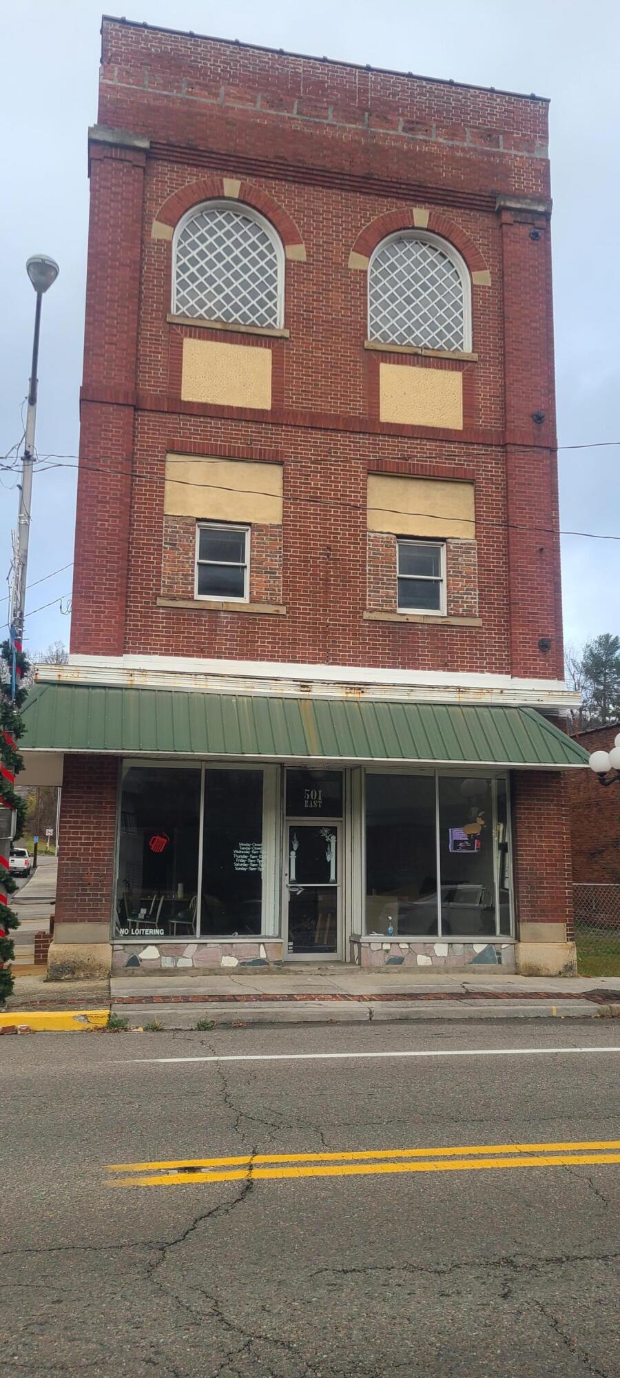 501 Front Street East Coeburn, VA 24230 - Photo 2 of 38 20231122_154339