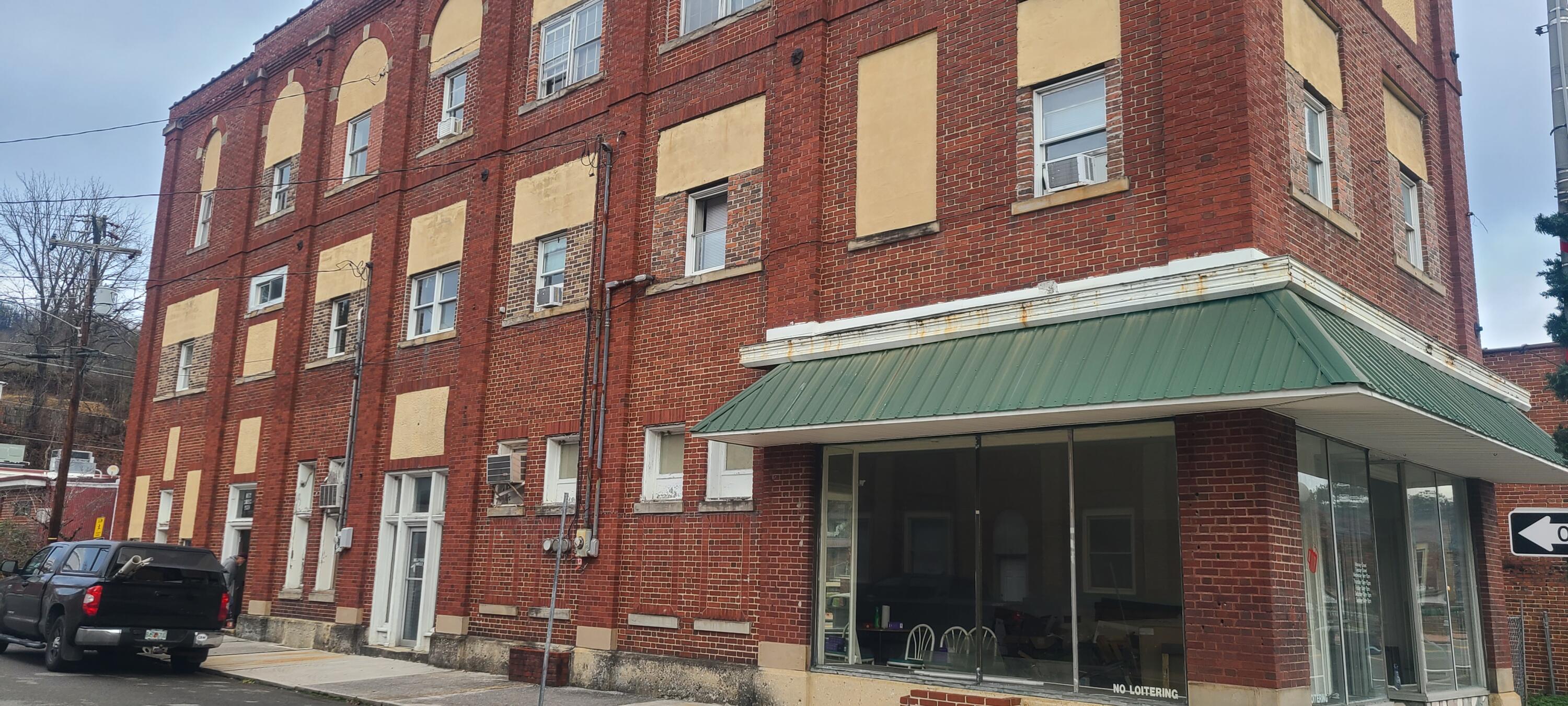 501 Front Street East Coeburn, VA 24230 - Photo 3 of 38 20231122_154401