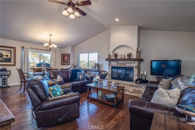 $725,000 | 25152 Valle Drive, Crestline, CA 92325