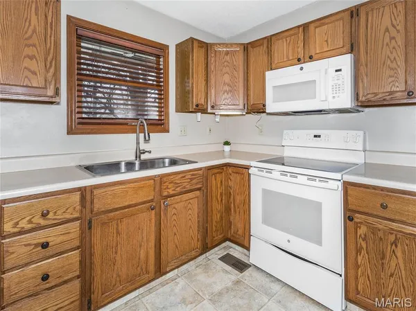 $365,000 | 417 Alderwood Court, Edwardsville, IL 62025
