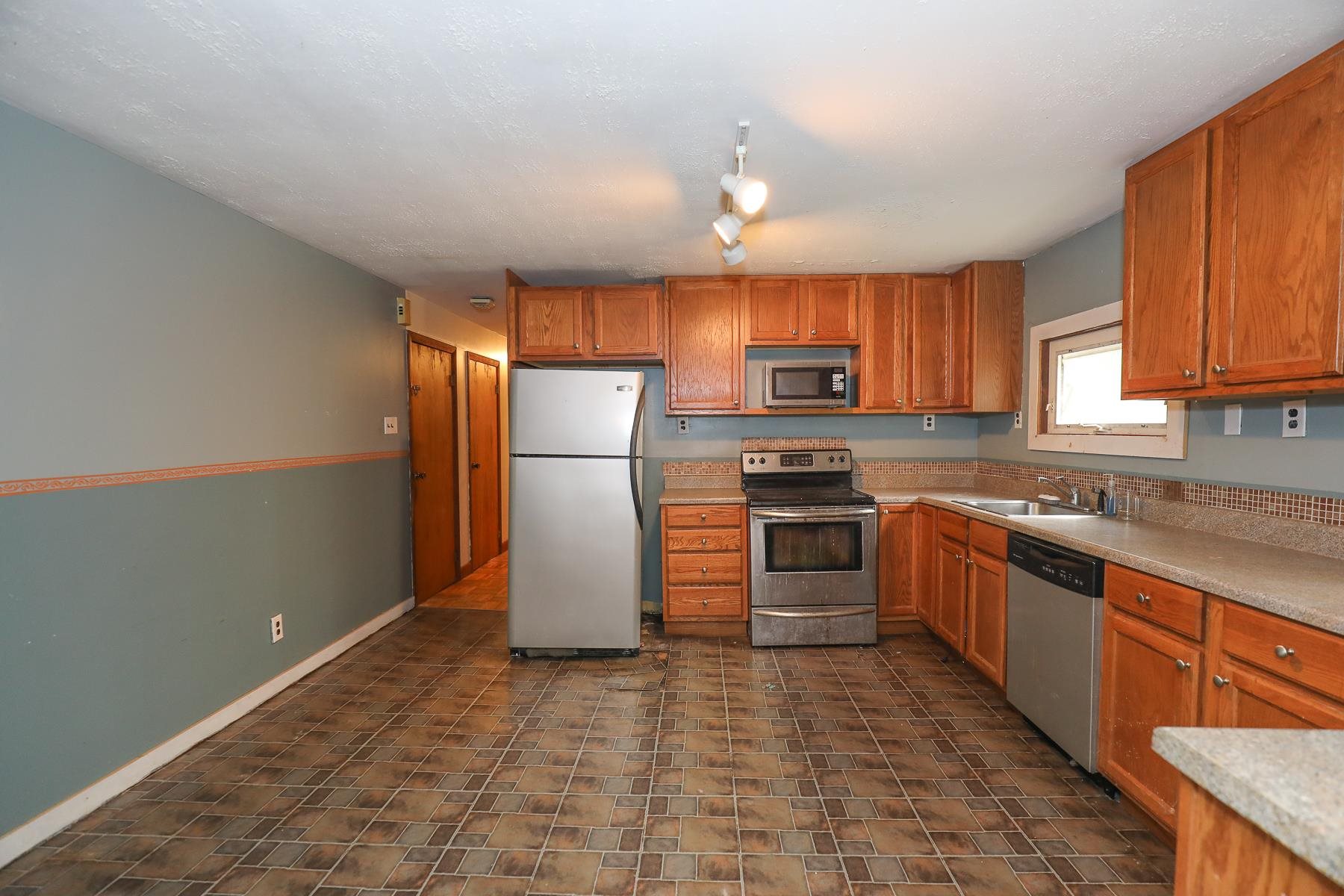 16 Fordway Road Raymond, NH 03077 - Photo 8 of 39