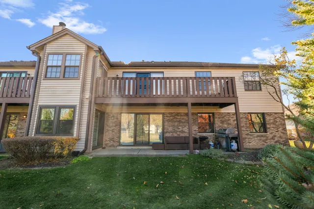 $333,000 | 876 Stradford Circle, Unit A1, Buffalo Grove, IL 60089