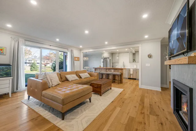 $333,000 | 876 Stradford Circle, Unit A1, Buffalo Grove, IL 60089