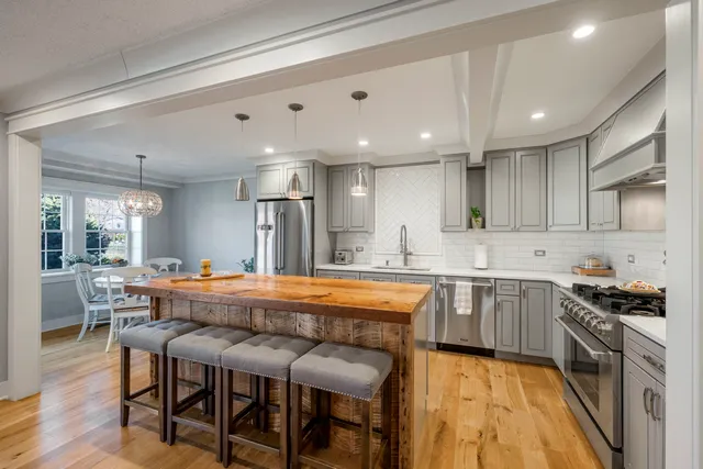 $333,000 | 876 Stradford Circle, Unit A1, Buffalo Grove, IL 60089