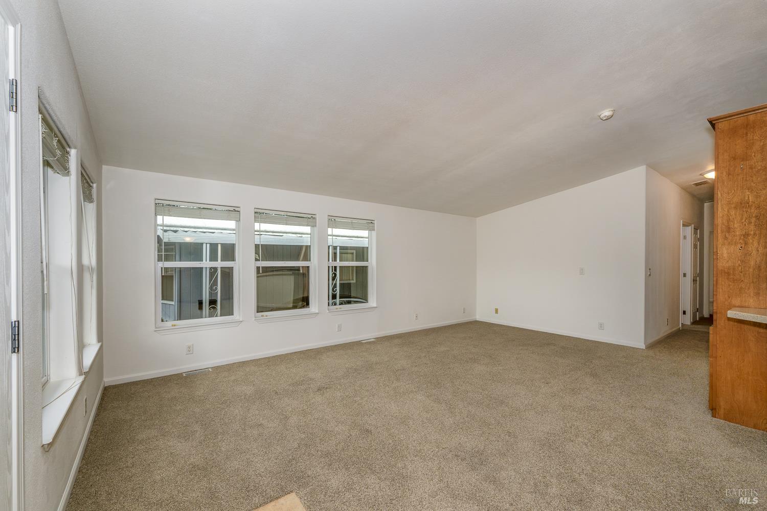 186 Redwing Drive Santa Rosa, CA 95409 - Photo 8 of 18 Living room